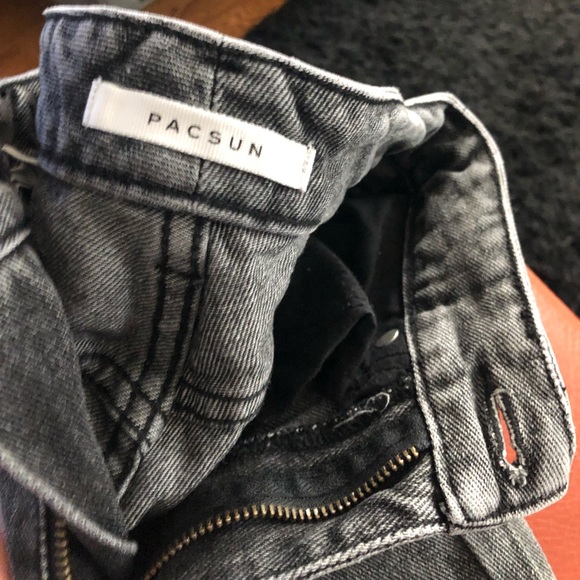 Jeans- PACSUN MOM JEANS. SIZE 22. Excellent condition. - Picture 9 of 9